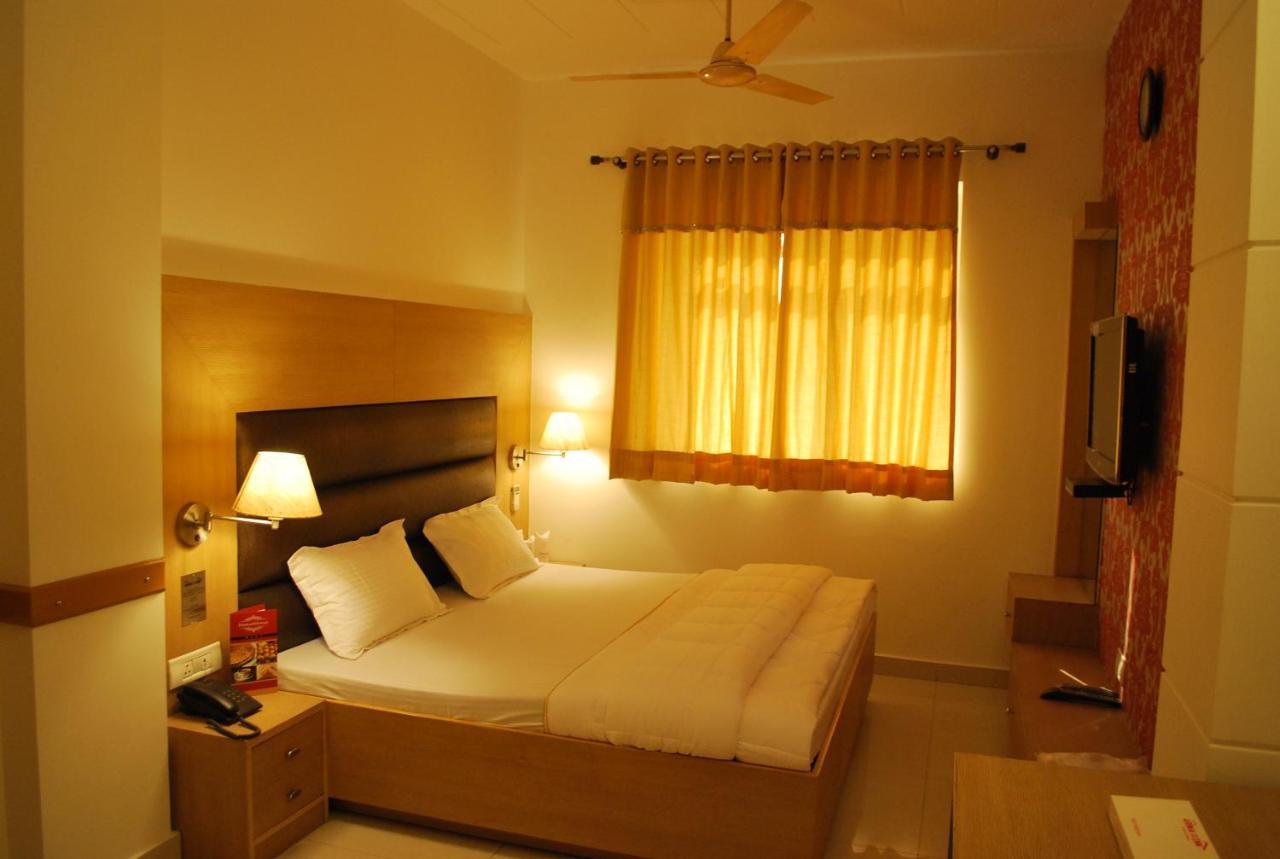 Hotel Arina Inn Neu-Delhi Exterior foto