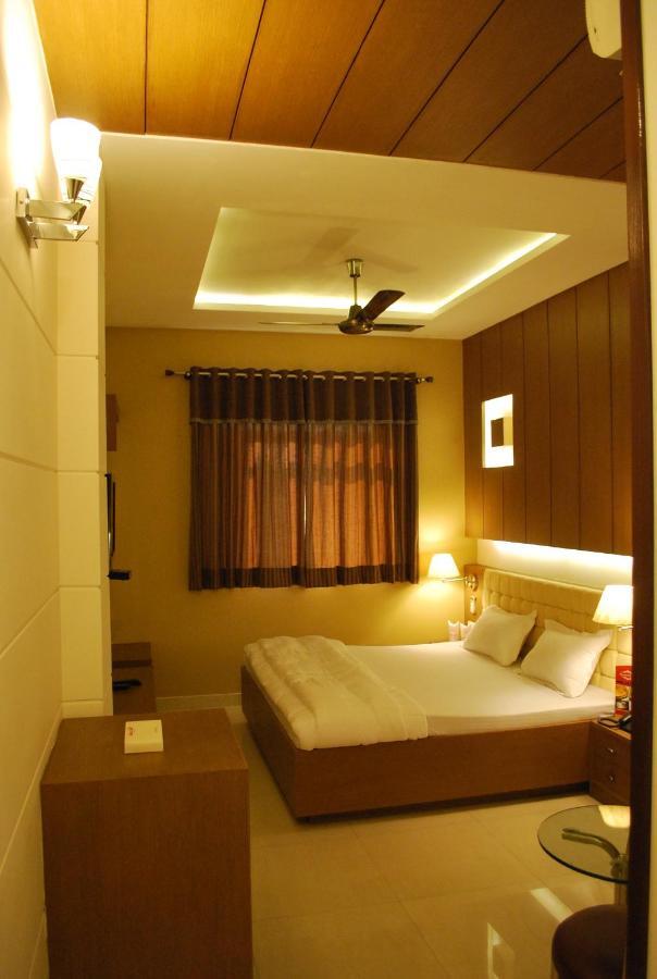Hotel Arina Inn Neu-Delhi Exterior foto