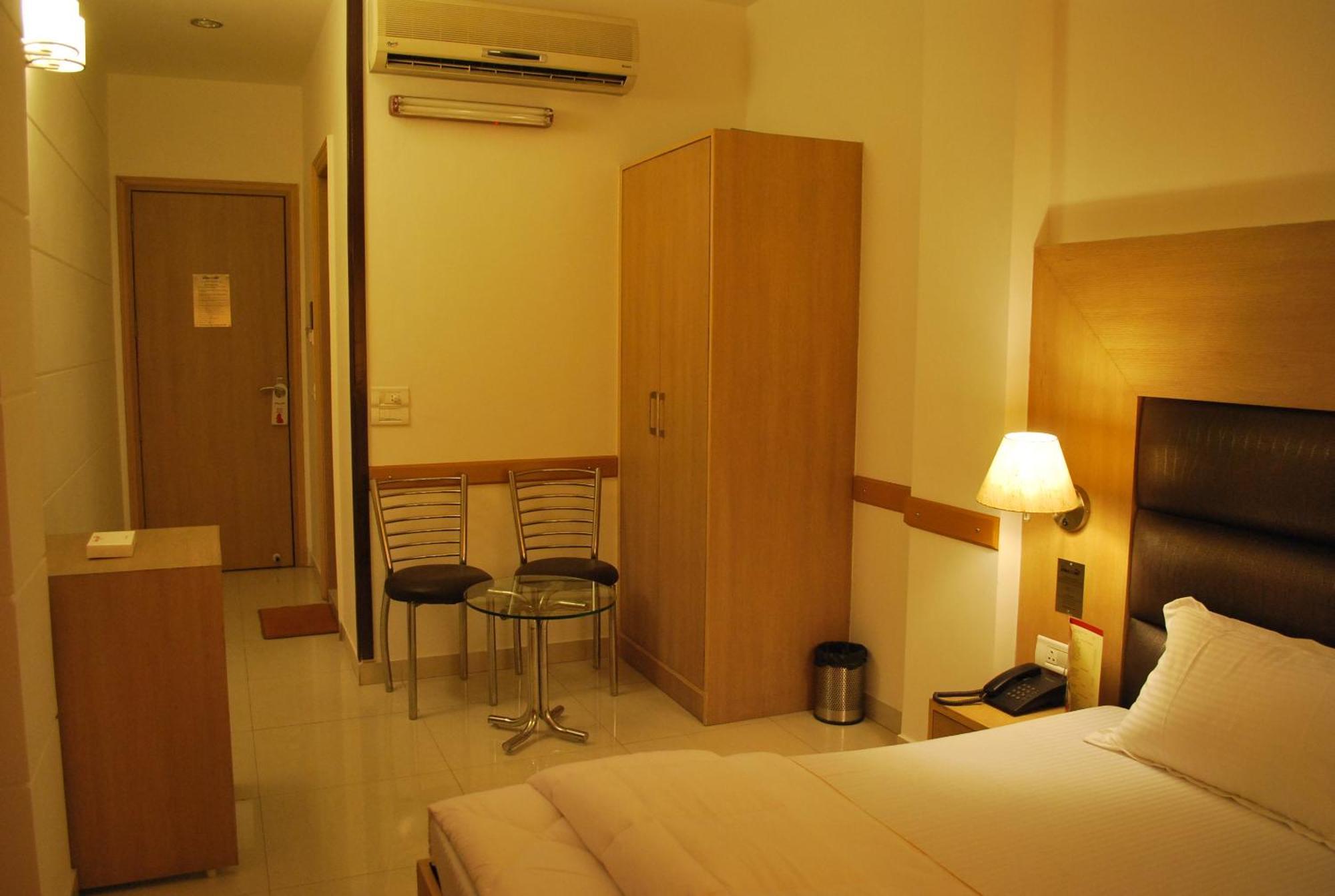Hotel Arina Inn Neu-Delhi Exterior foto