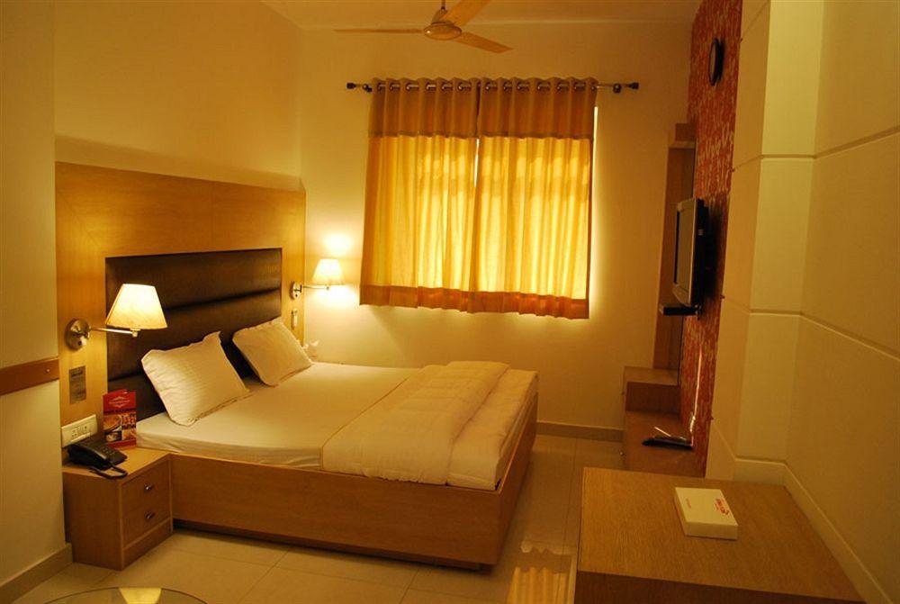 Hotel Arina Inn Neu-Delhi Exterior foto