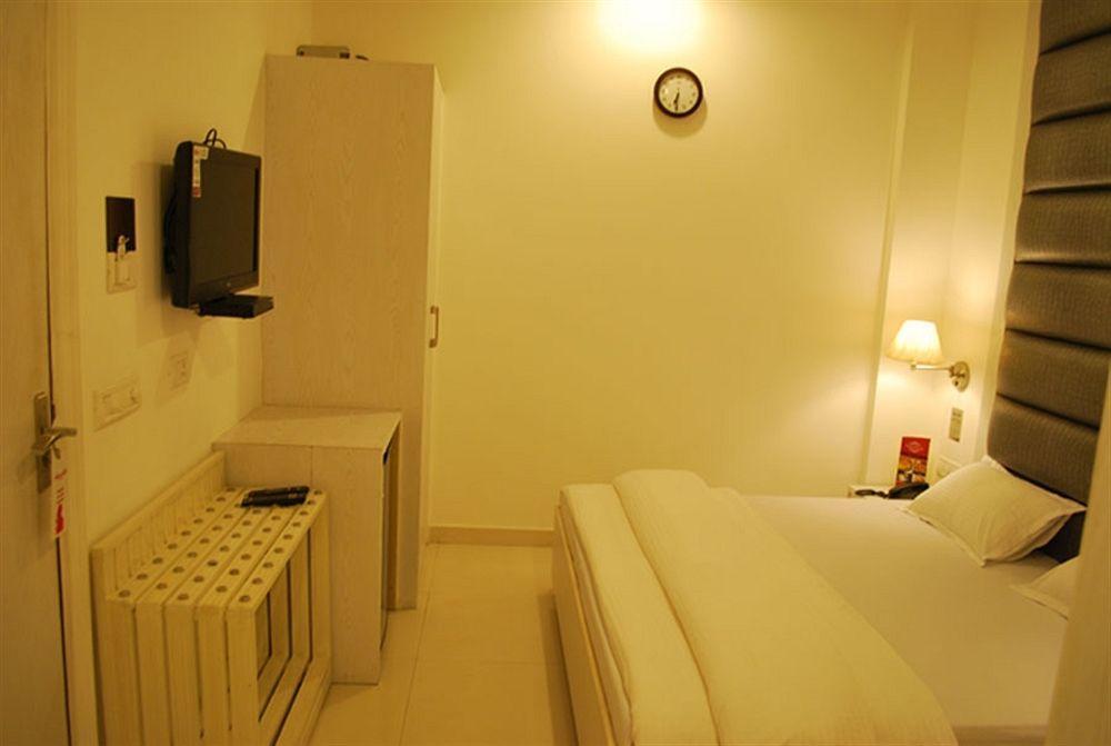 Hotel Arina Inn Neu-Delhi Exterior foto