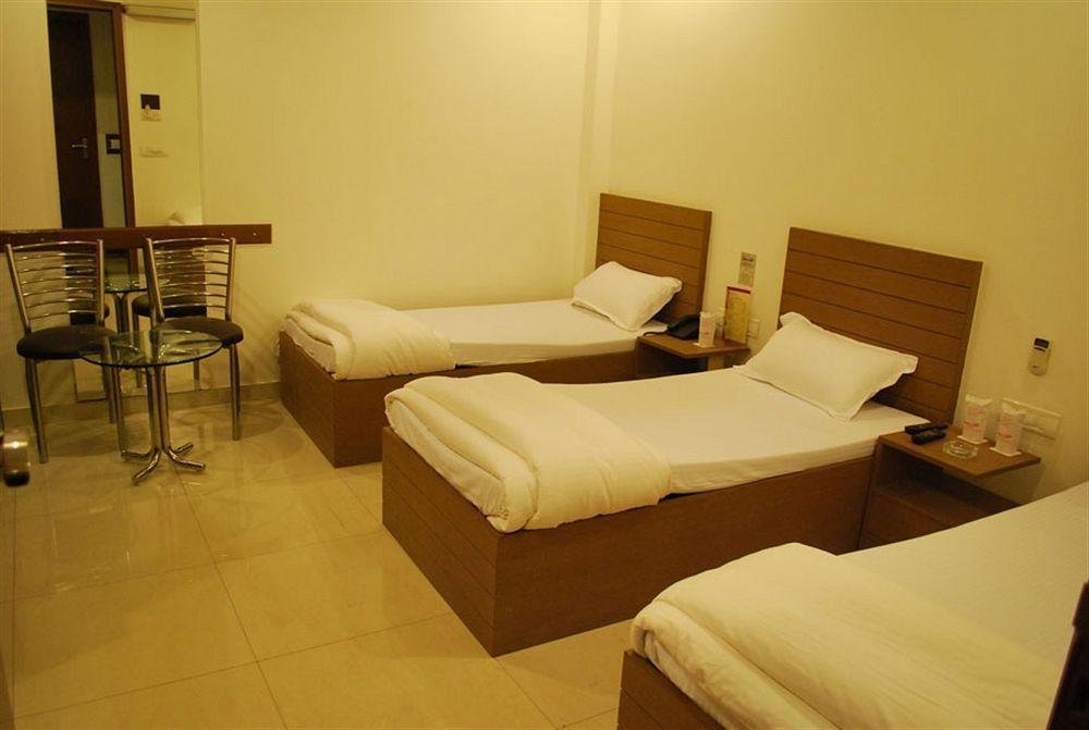 Hotel Arina Inn Neu-Delhi Exterior foto