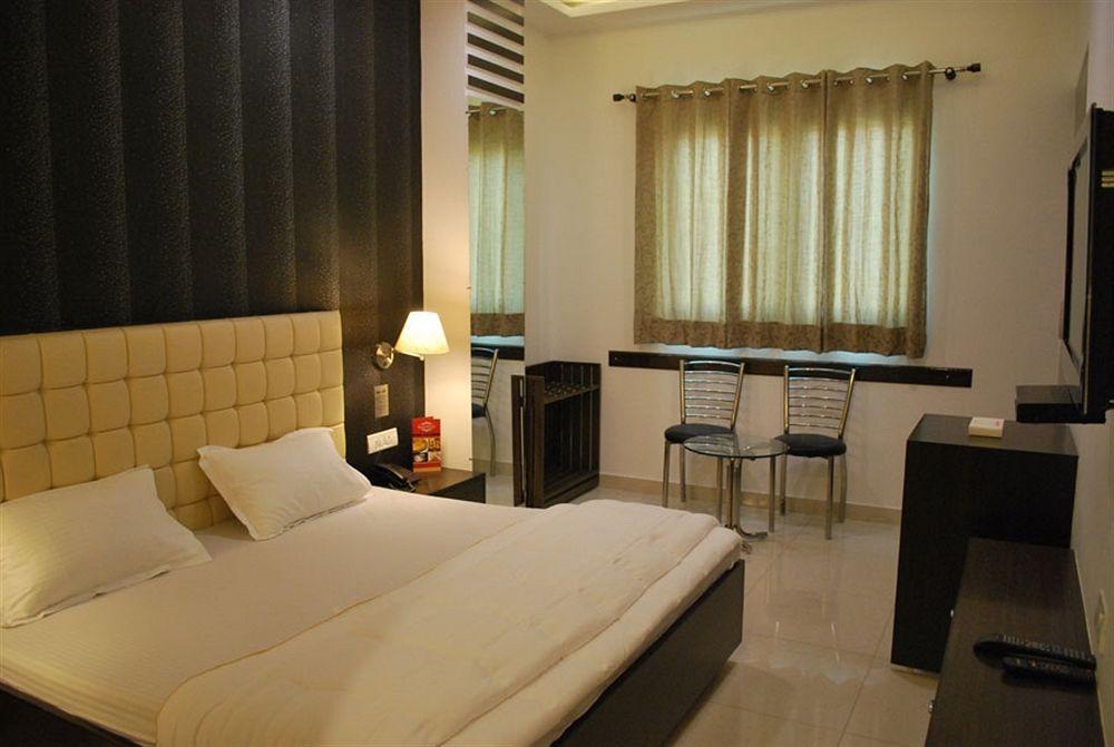Hotel Arina Inn Neu-Delhi Exterior foto