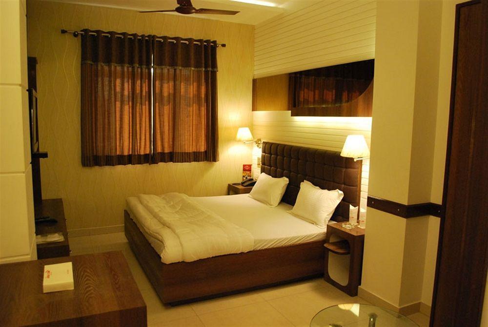 Hotel Arina Inn Neu-Delhi Exterior foto